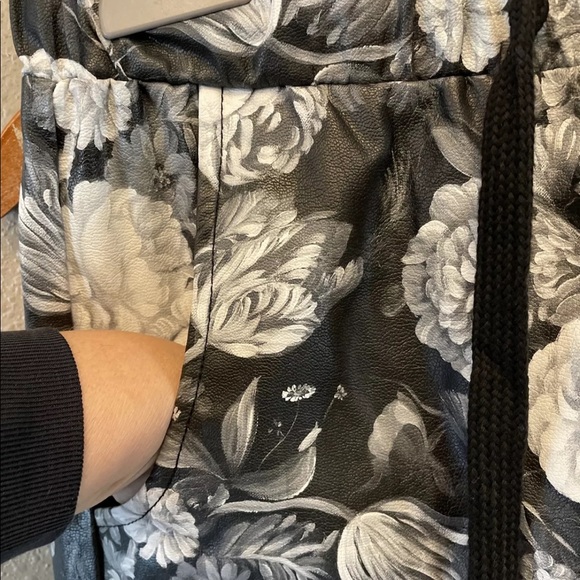 Jogger Faux Leather Pants Carbon Rue 21 Most Wanted Pull On Sz S Inseam 28” nwot - Picture 7 of 13